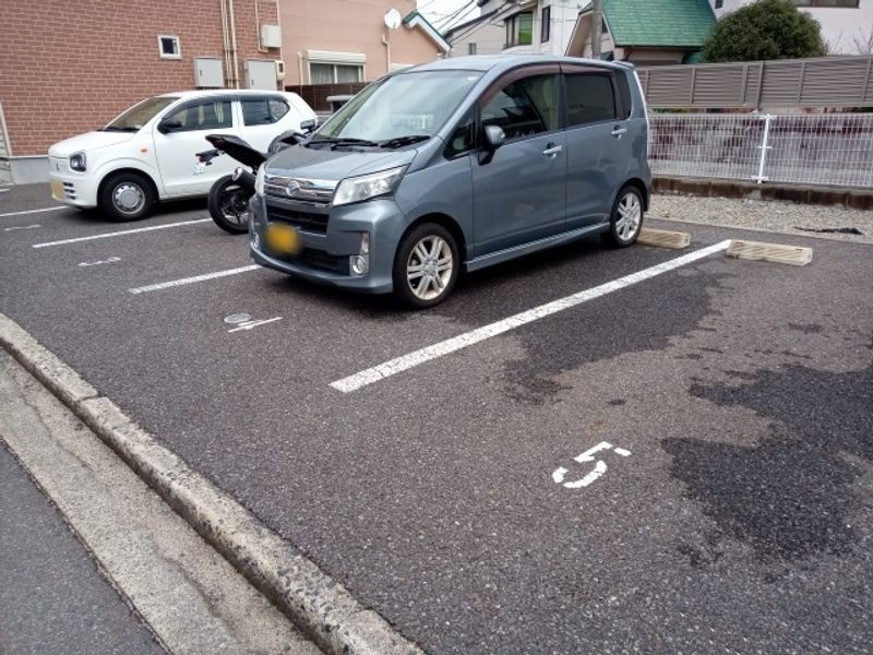 レオネクストＧｒａｃｅ 駐車場