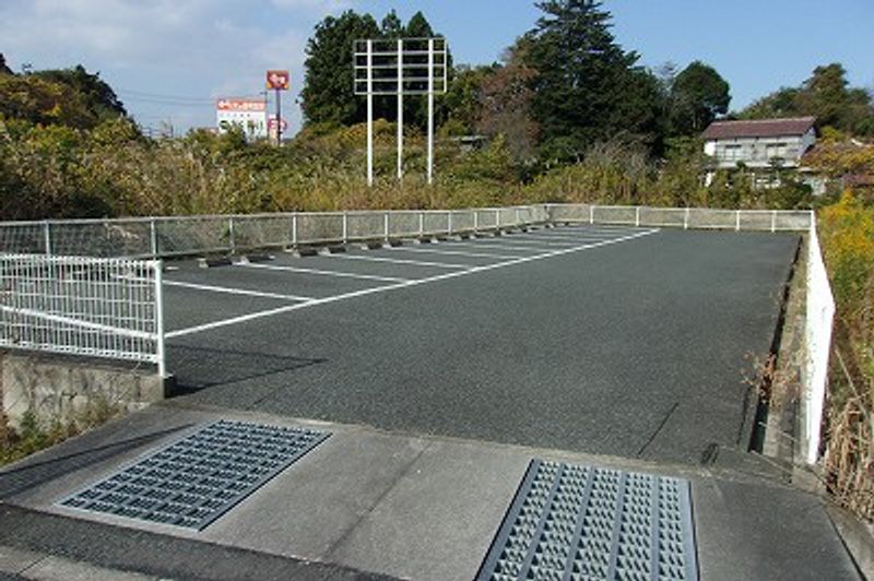 レオパレス小泉山田 駐車場
