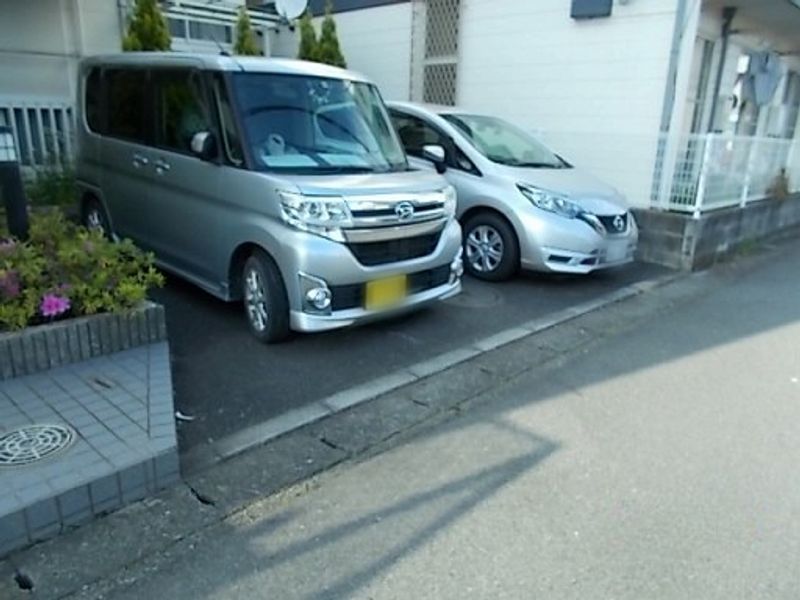 レオパレスグラン　ＴＲＮ 駐車場