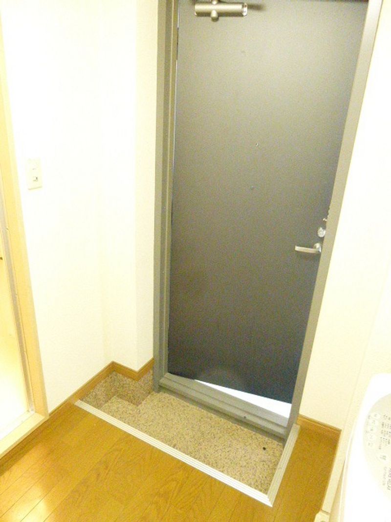 レオパレスレストⅠ 玄関