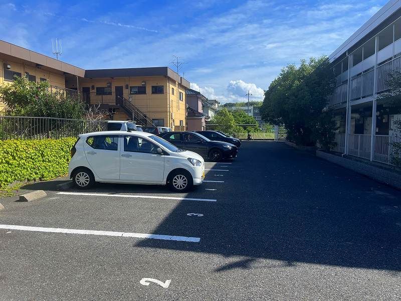 レオパレスサニーコート 駐車場