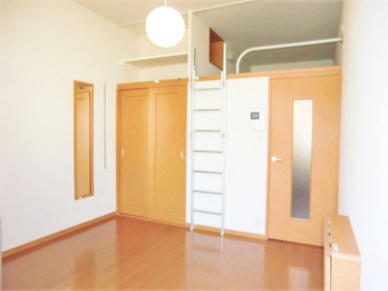 レオパレスメイク　ワン 居間