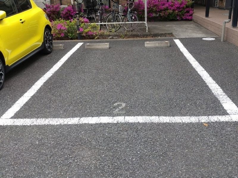 レオパレスヴィラ参号館 駐車場