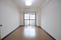 レオパレスグリーンバレー一番館 居間