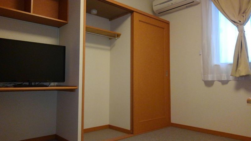 レオパレスリバーサイド五所 収納