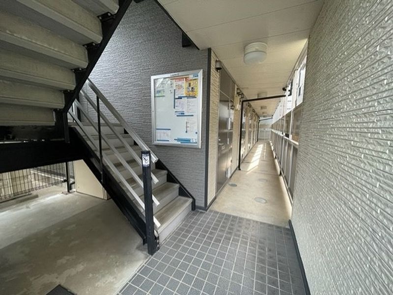 レオパレス新浜 エントランス