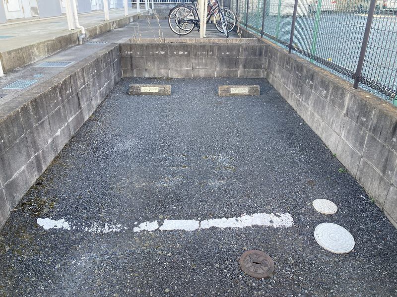 レオパレスウエスト羽生 駐車場