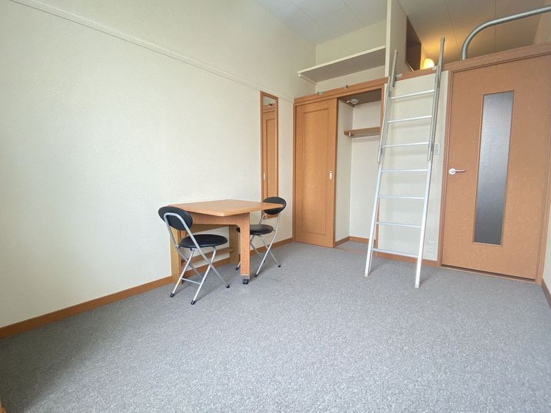 レオパレス新町 居間