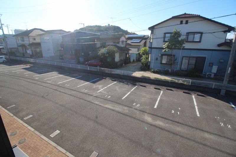 レオパレスフローラⅡ 駐車場