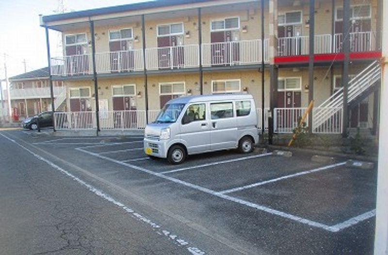 レオパレススティル　インパクト 駐車場