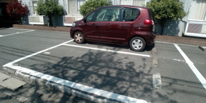 レオパレスしらべ 駐車場