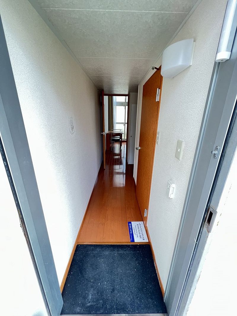 レオパレスしろたん 玄関