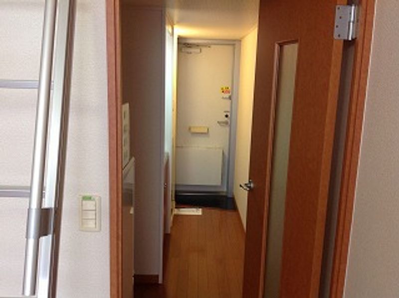 レオパレスビブレ千里山 玄関