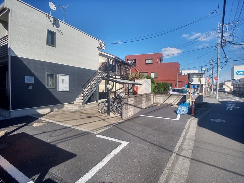 レオネクストライフ上沢 駐車場