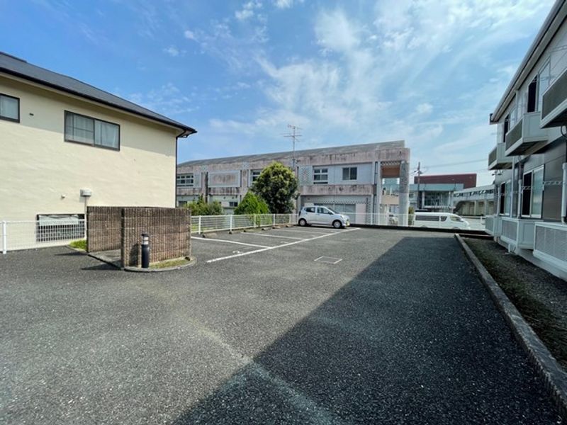 レオパレス北川 駐車場
