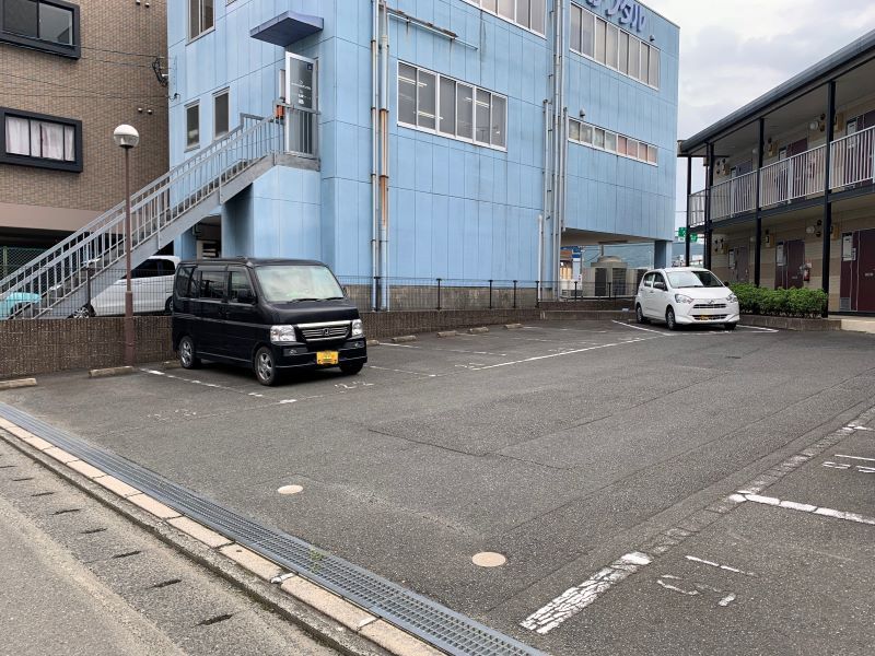 レオパレス東合川Ⅲ 駐車場