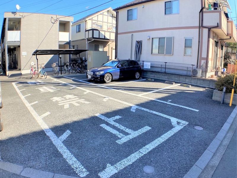 レオパレスカンパーニュ 駐車場