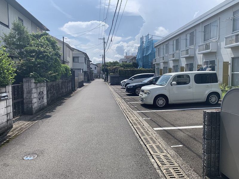 レオパレス初月 駐車場
