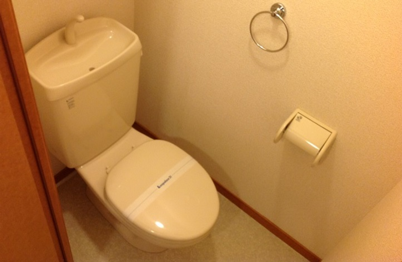 レオパレスシャルマン　ドミール トイレ