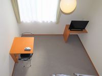 レオパレス中御所 寝室