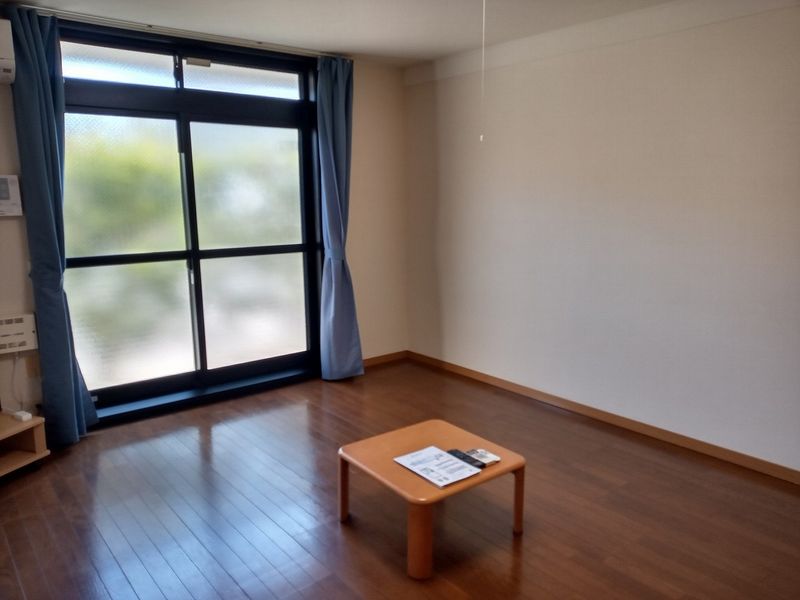 レオパレス建山弐番館 居間