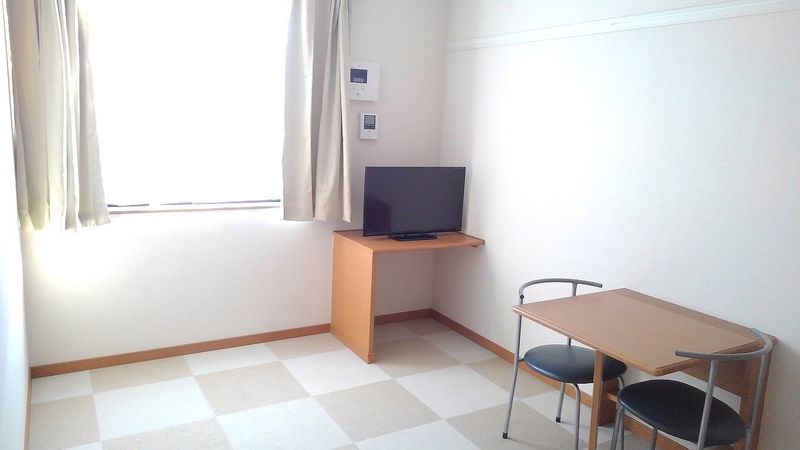 レオパレスフォンティーヌ囲護台 居間