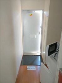 レオパレス平出 玄関