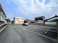 レオパレスさつき 駐車場