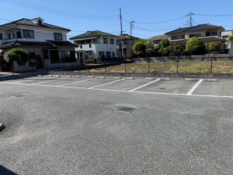 レオネクストフラワー 駐車場