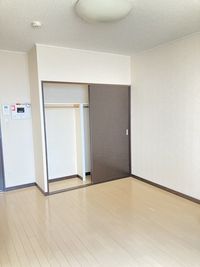 レオネクストＷＥＳＴ　ＳＩＤＥ 居間