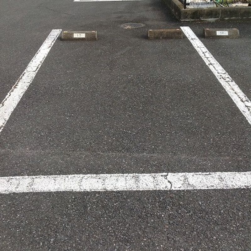 レオパレスアカデミア 駐車場