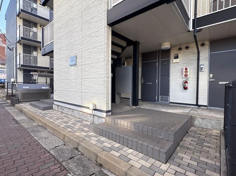 レオパレスサンヴィレッジ エントランス