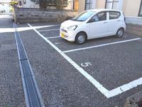 レオパレスウィステリア 駐車場