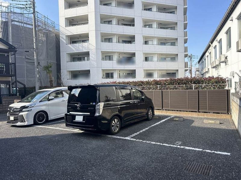 レオパレスラーク 駐車場
