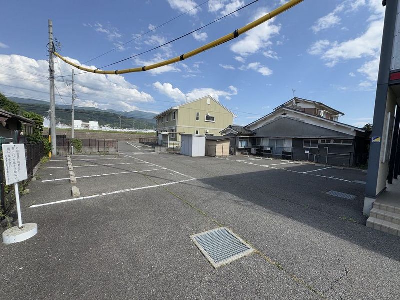 レオパレス隼Ⅱ 駐車場
