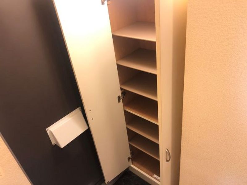 レオパレストトロ 収納