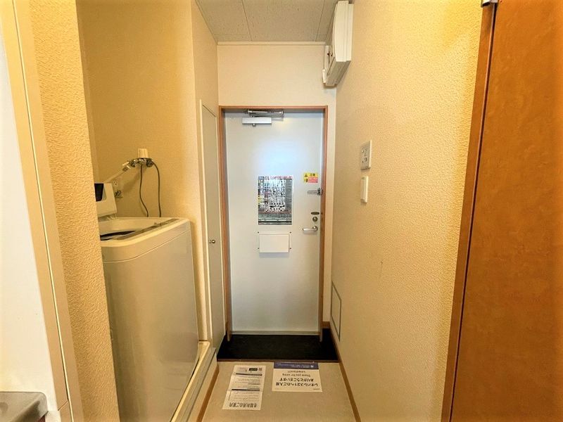 レオパレスエルアール 玄関