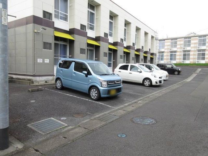 レオパレスホープ 駐車場