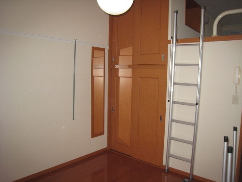 レオパレスタカラ　 居間