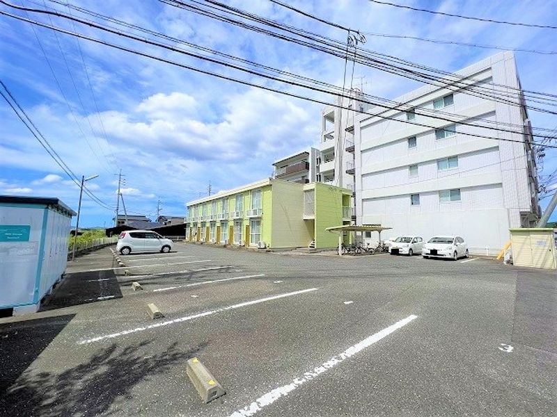レオパレスＭ． 駐車場