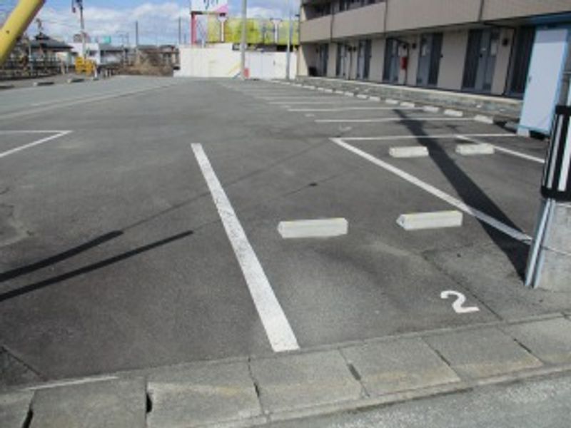レオパレスカーサ 駐車場