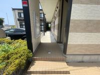 レオパレスＢ　フリーゼ エントランス