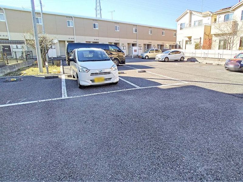 レオパレスサンモールガーデン 駐車場