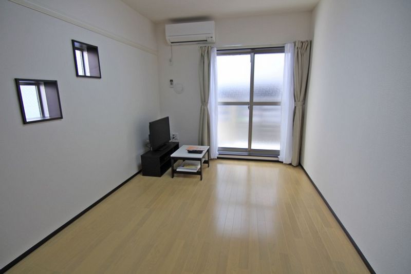クレイノＲＥＴＲＥＡＴ３６ 居間