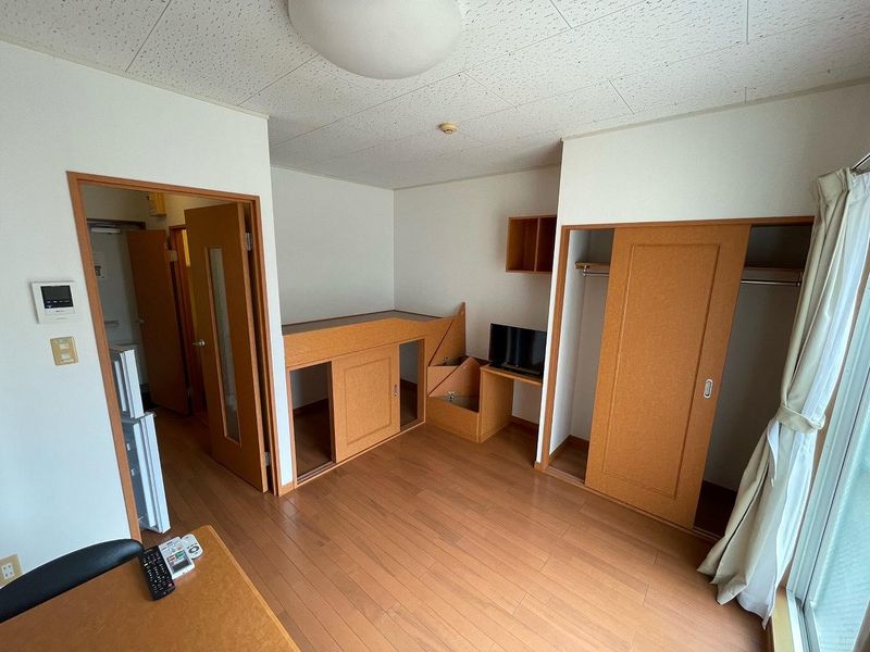 レオパレス松尾 居間