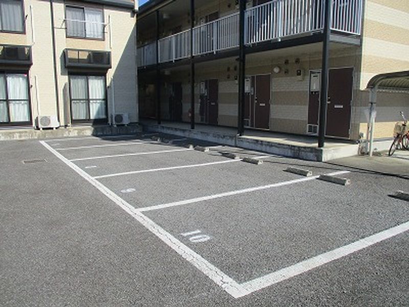 レオパレスレーブ 駐車場