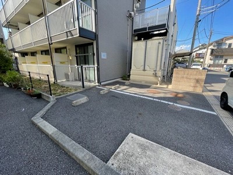 レオパレスライブラ 駐車場