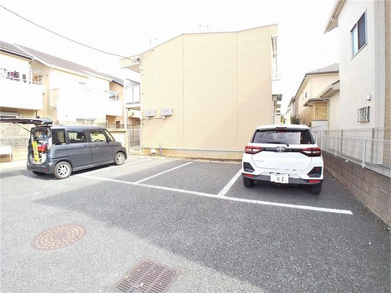レオパレス末広タウニー 駐車場