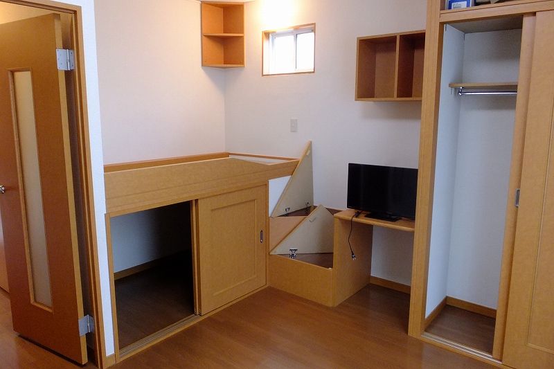 レオパレス八千代 居間