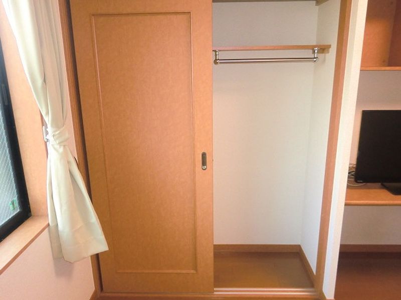 レオパレスヴィラ　ポラリス 収納